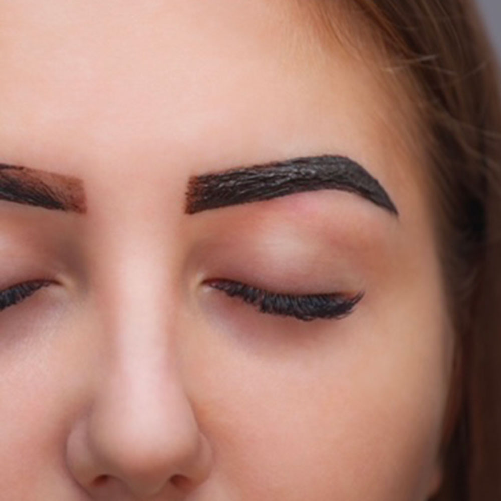 Teinture sourcils/ cils henné végétal.